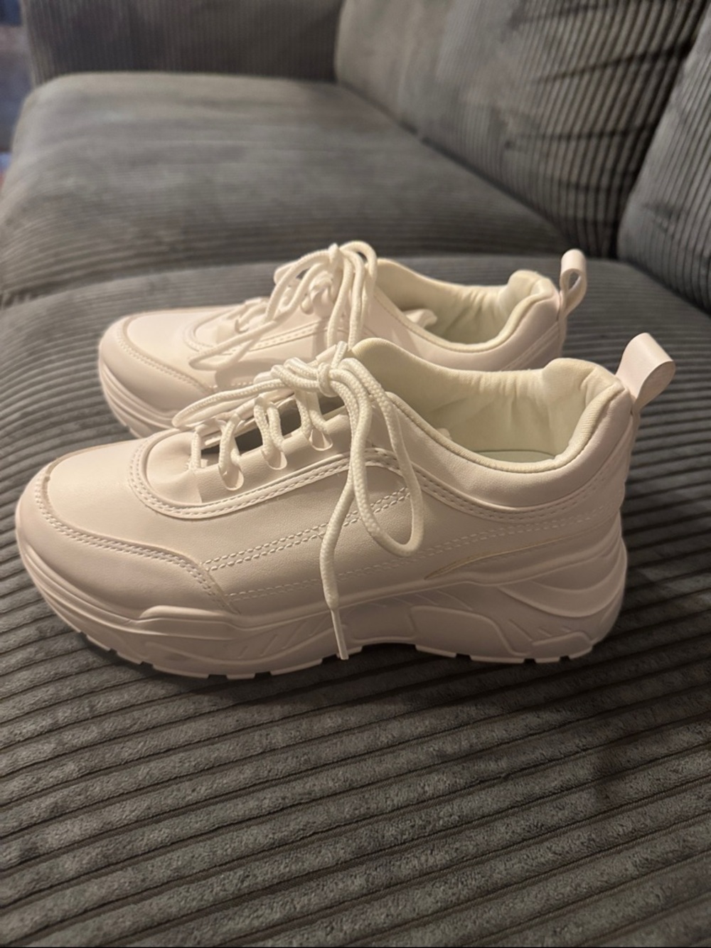 Illude comfortable soft sole and heel backLace-Up Platform Sneakers in White